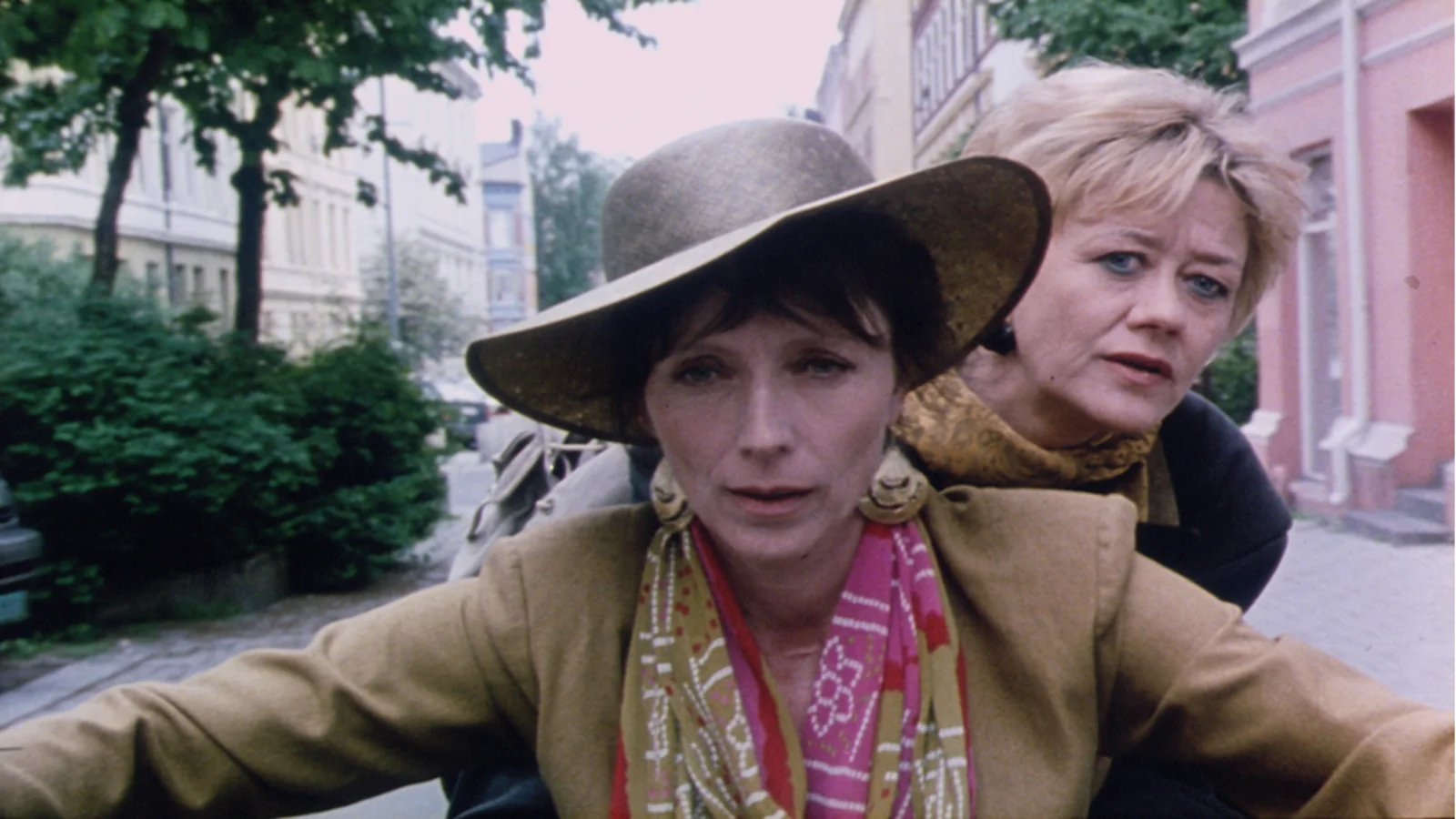 WIVES 3 ELLES ONT 50 ANS